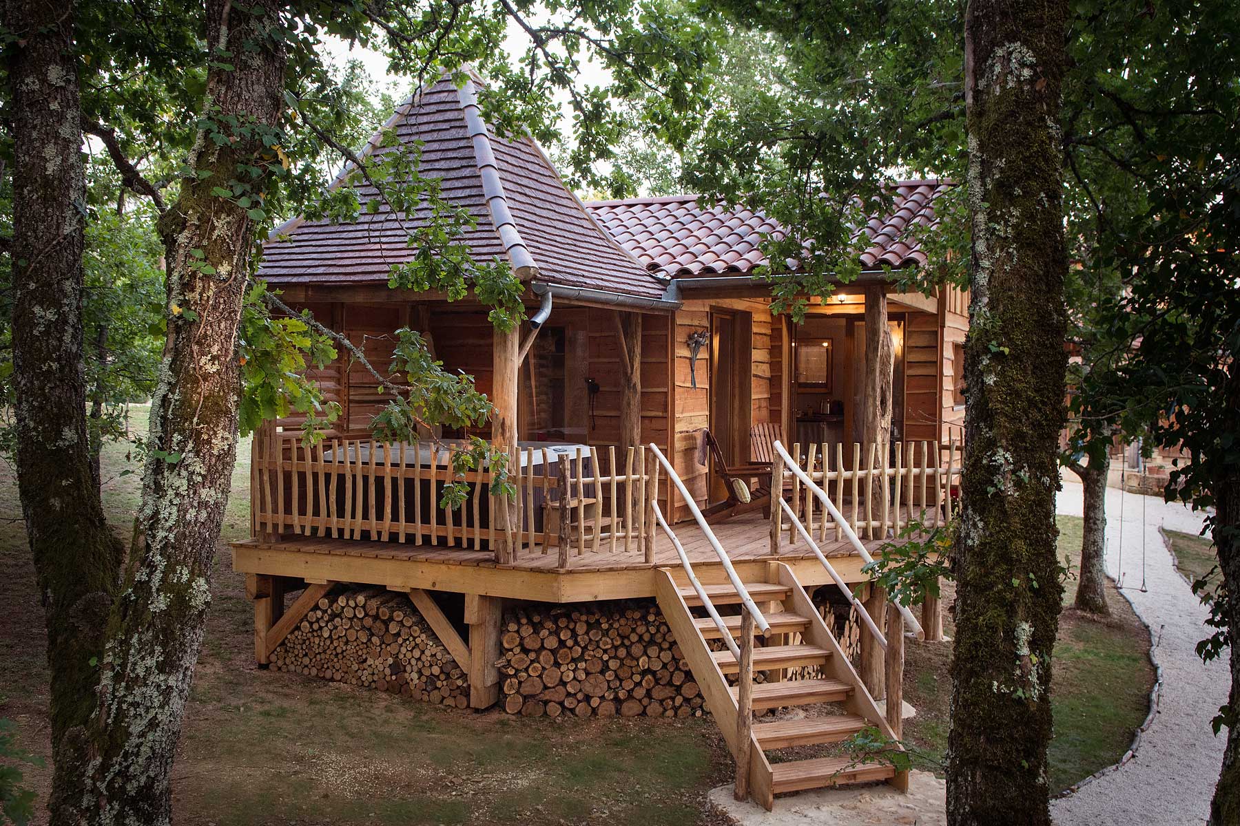 CABANE DE CHARME AVEC SPA PRIVATIF EN TERRASSE 